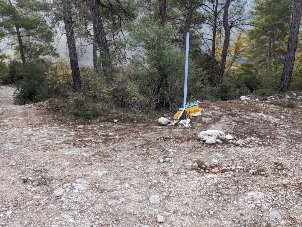 Broken signpost between Gökceören and Phellos.
