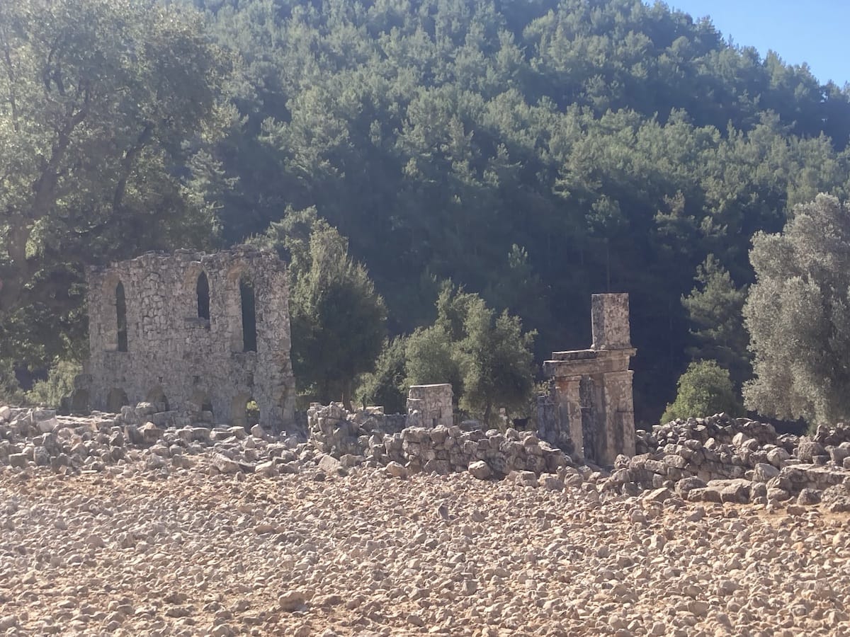 Alakilise ruins