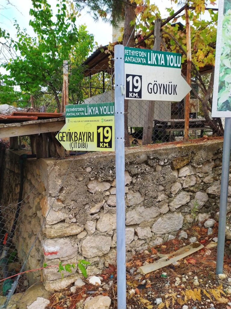 Signpost in Hısarçandır